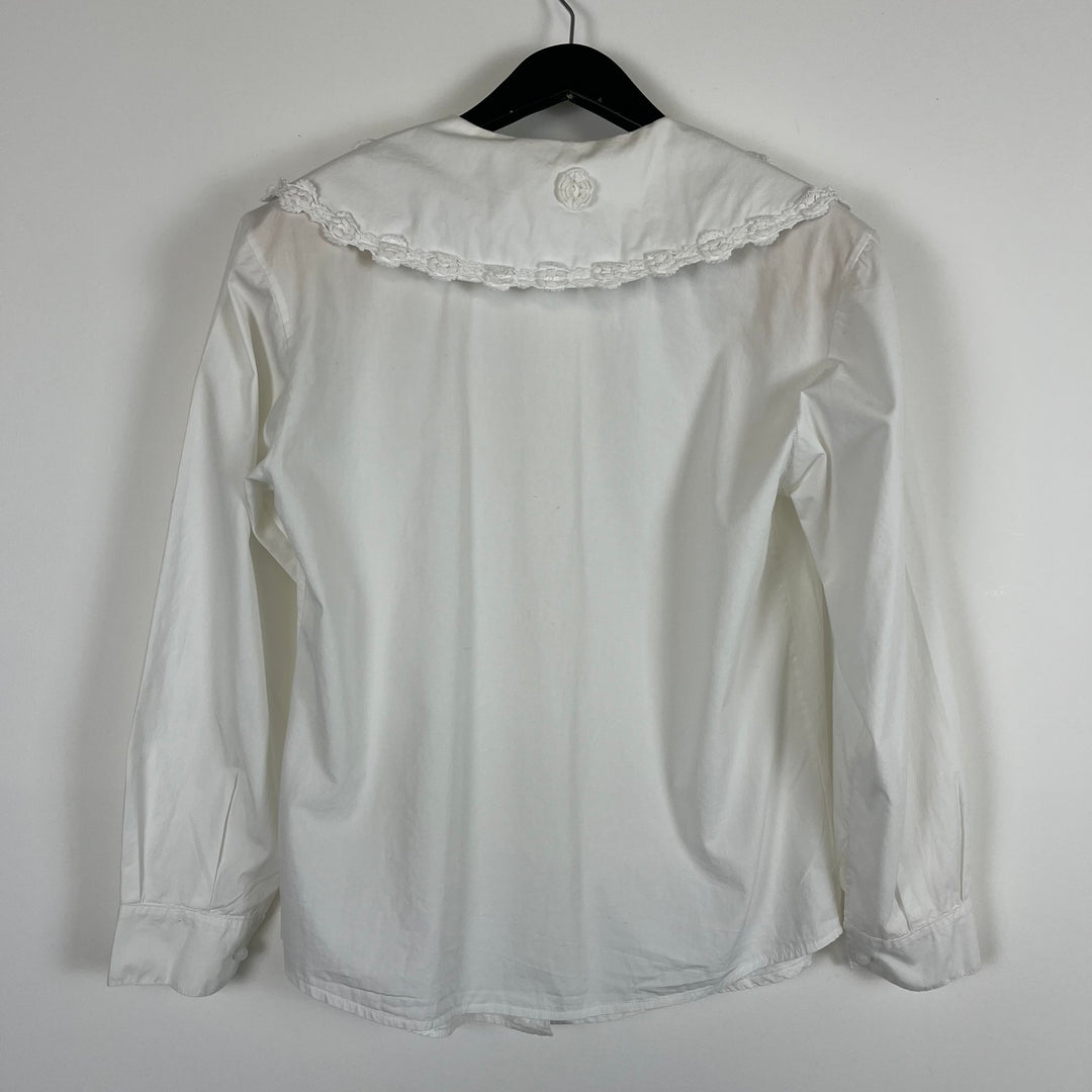 White cotton button blouse, floral appliqué collar - M