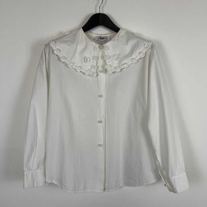 White cotton button blouse, floral appliqué collar - M